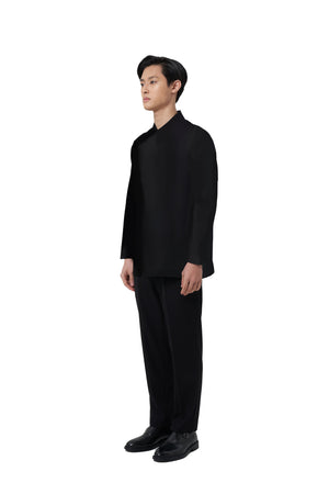BLACK SHIRT WITH PLEATS OPENING