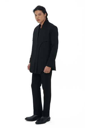 BLACK COLLARLESS LIGHT JACKET WITH CURVED CUTTING