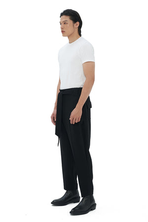 BLACK LOOSE PANTS WITH SNAP BUTTON PLEATED WAISTBAND