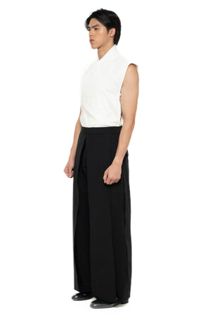 BLACK LOOSE PANTS WITH LAYER ON FRONT
