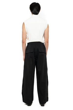 BLACK LOOSE PANTS WITH LAYER ON FRONT