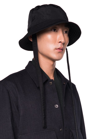 BLACK BUCKET HAT